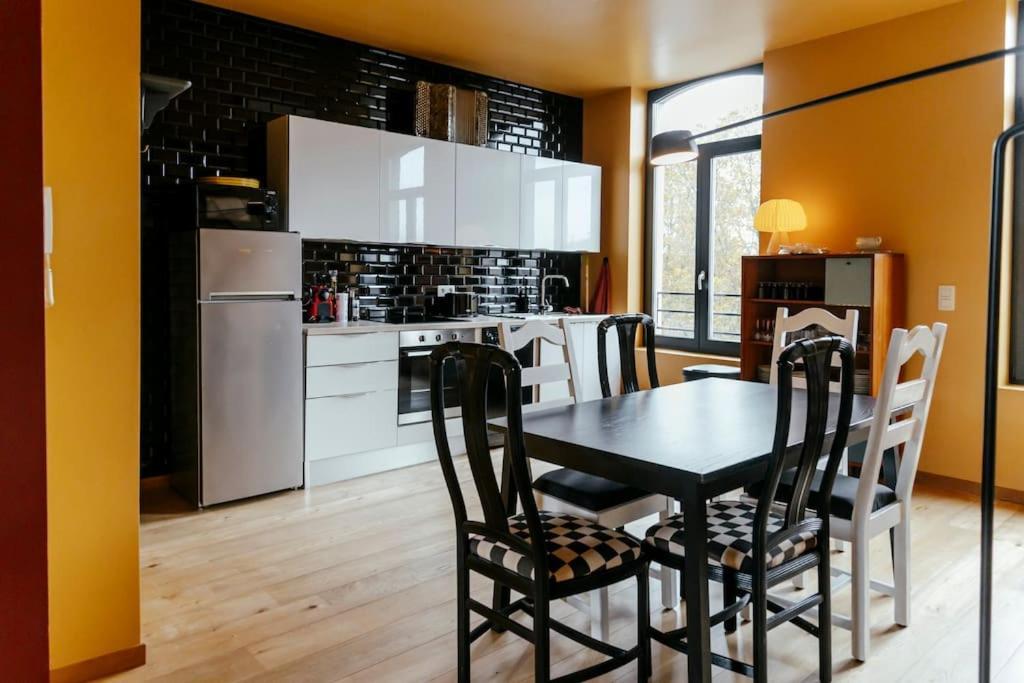Le Retro Chic - Grand Duplex Pour 6 Dans Le Centre Appartement Luik Buitenkant foto
